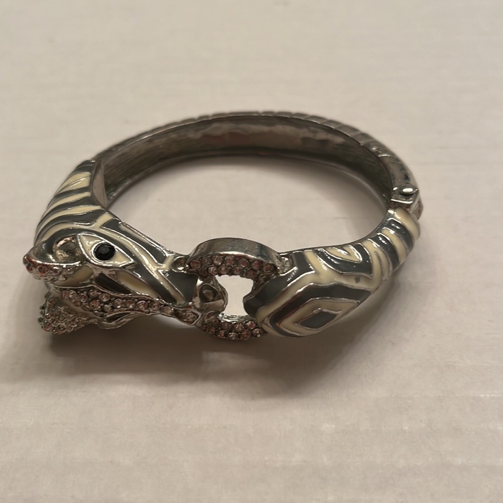 Vintage Zebra Crystal Clasp Bracelet - Picture 2 of 2